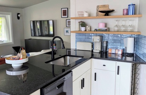 Pontiac Casa | Charming 3-bedroom house with WiFi, fitness room in Pontiac