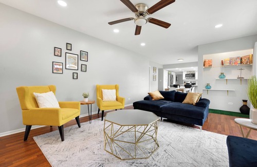 Roselle Casa | Charming 3-bedroom house in Roselle with Game room & fitness room