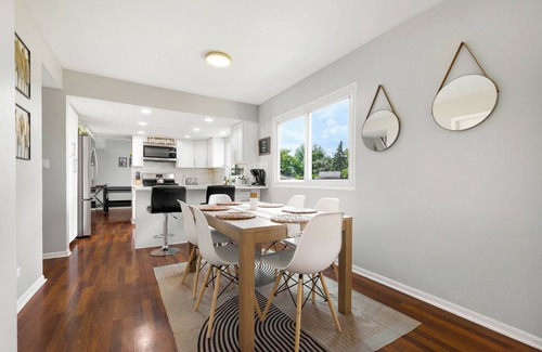 Roselle Casa | Charming 3-bedroom house in Roselle with Game room & fitness room