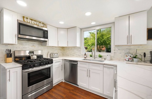 Roselle Casa | Charming 3-bedroom house in Roselle with Game room & fitness room