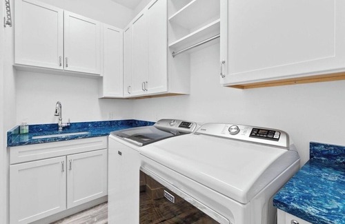 Sanibel Casa | Charming 3-bedroom house in Sanibel with AC and WiFi a short walk to the beach