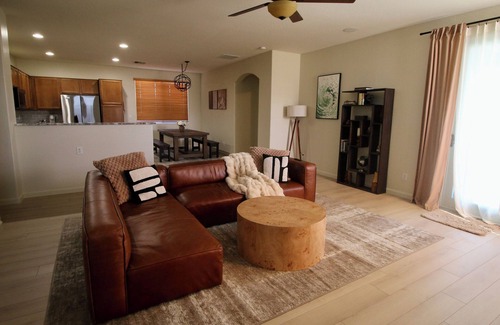 Waddell Casa | Charming 3-bedroom house with office, pool and gym in beautiful Waddell