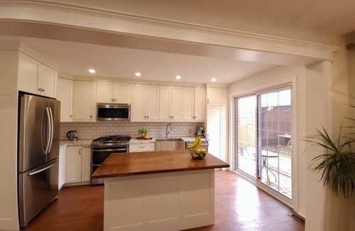 Barrie Casa | Charming 3-bedroom house with WiFi, AC in delightful Barrie