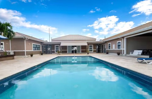 Lucea Casa | Charming 3-bedroom house with WiFi, AC in lovely Lucea