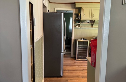 Lake Erie Beach Casa | Charming 3-bedroom house with WiFi, spacious yard and close to Lake Erie Beach!