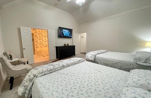 Bedford Casa | Charming 3-bedroom house near AT&T Stadium, Six Flag, DFW Airport