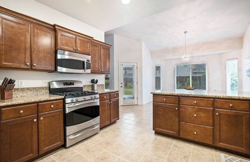 Fresno Casa | Charming 3-bedroom house in lovely Fresno with WiFi, AC
