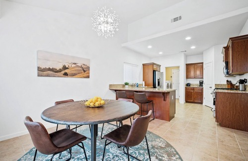 Fresno Casa | Charming 3-bedroom house in lovely Fresno with WiFi, AC