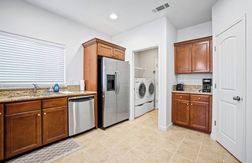 Fresno Casa | Charming 3-bedroom house in lovely Fresno with WiFi, AC