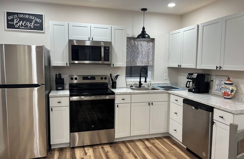 Goode Casa | Charming 3-bedroom house with pond near Lynchburg