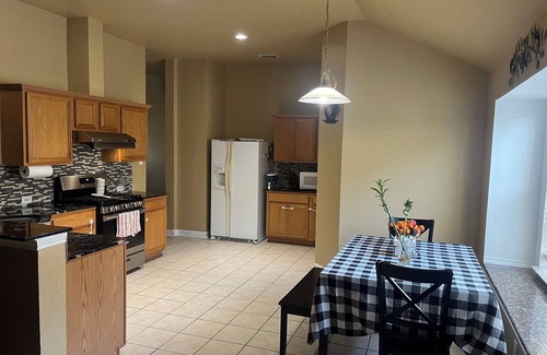 Hurst Casa | Charming 3-bedroom house with WiFi and fitness room in Hurst
