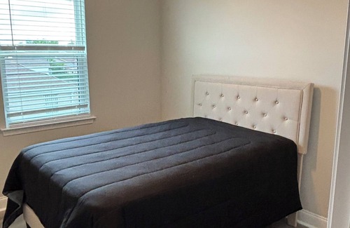 Kenner - Louis Armstrong International Airport Casa | Charming 3-bedroom house in fantastic Kenner with WiFi, AC