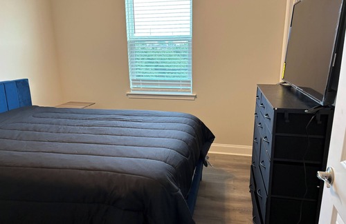 Kenner - Louis Armstrong International Airport Casa | Charming 3-bedroom house in fantastic Kenner with WiFi, AC