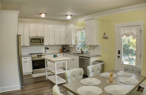 Midway Casa | Charming 3-bedroom house on saltwater creek in peaceful Midway