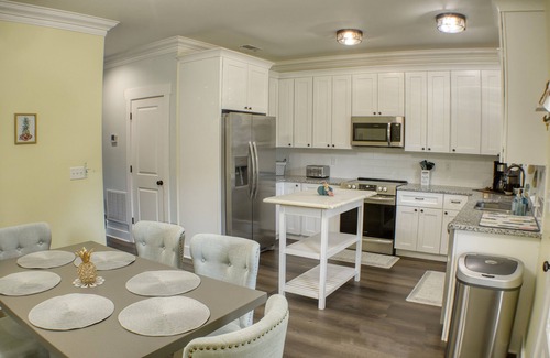 Midway Casa | Charming 3-bedroom house on saltwater creek in peaceful Midway