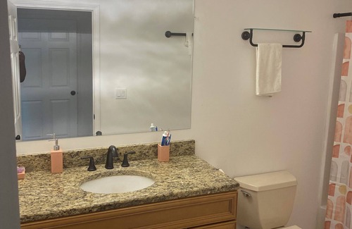 Newnan Casa | Charming 3-bedroom house in fantastic Newnan with AC. 25 minutes from airport.