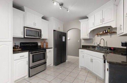 Olmito Casa | Charming 3-bedroom house with Tesla charger WiFi and AC in Olmito Tx