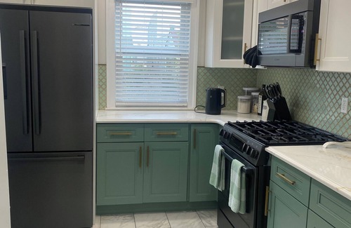 Queens Casa | Charming 3-bedroom house in Queens with WiFi and AC