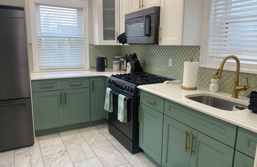 Queens Casa | Charming 3-bedroom house in Queens with WiFi and AC