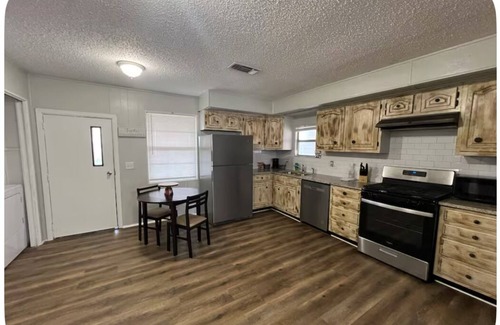 Vernon Casa | Charming 3-bedroom house with WiFi and AC in Vernon