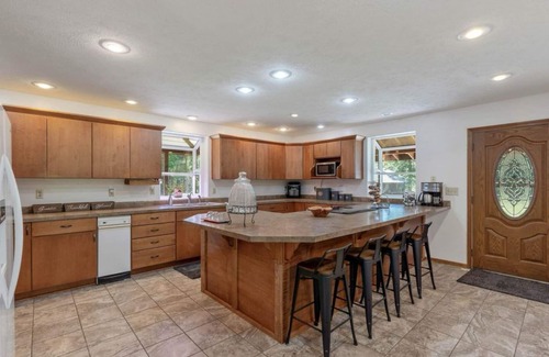 Elk Casa | Charming 3-bedroom house with WiFi, AC in peaceful Elk
