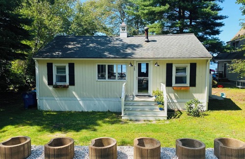 West Wareham Cabaña | Charming 3-bedroom LAKEFRONT cottage in picturesque Plymouth with WiFi, AC