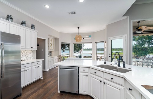 Frisco Casa | Charming 3-bedroom Lake Front house with beach access in Frisco
