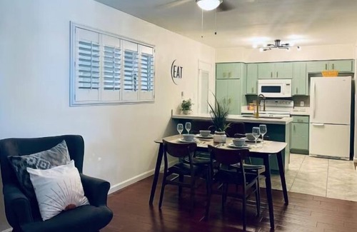 Yuma Casa | Charming 3 Bedroom Mid-Century Modern Home with Gym & Game Room