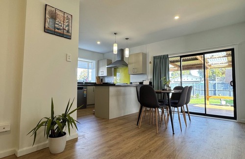 Hornby Casa | Charming 3-bedroom building in lovely Christchurch with AC, WiFi