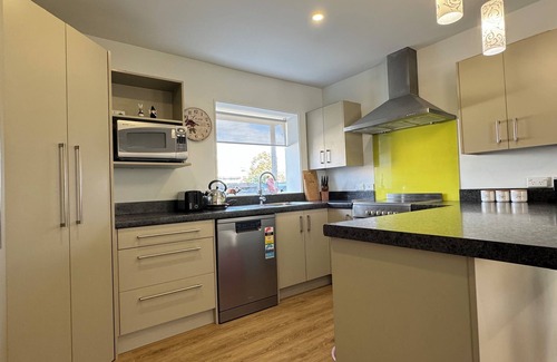 Hornby Casa | Charming 3-bedroom building in lovely Christchurch with AC, WiFi