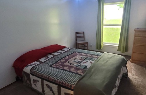 Tenstrike Complejo | Charming 3-bedroom resort with WiFi, TV, and AC located on beautiful Gull Lake!