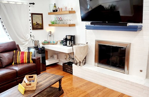 Amarillo Casa | CHARMING 3-Bedroom RETREAT GATEAWAY PET Friendly ♥️ HOT TUB - GYM- POOL TABLE