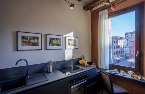 Dorsoduro Apartamento | Charming 3-Bedroom Retreat in Central Venice with South-Facing Views