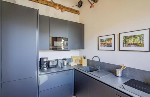 Dorsoduro Apartamento | Charming 3-Bedroom Retreat in Central Venice with South-Facing Views