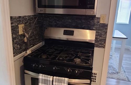 Detroit Casa | Charming 3-bedroom retreat in the heart of Detroit with fitness area, WiFi, AC