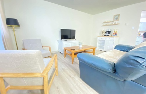 Winchester Casa | Charming 3-bedroom townhome with AC and WiFi in lovely Winchester