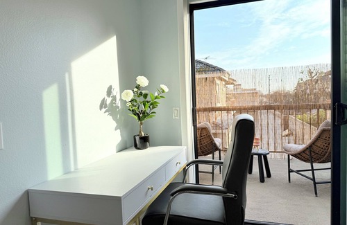 Monrovia Casa | Charming 3-bedroom townhome with WiFi and AC in welcoming Monrovia