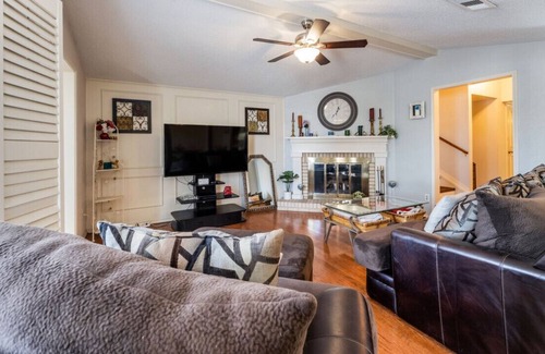Bedford Casa | Charming 3-bedroom Townhome with Indoor Fireplace