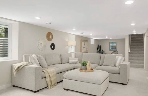 Mankato Casa | Charming 3-bedroom townhome with fitness room and AC in lovely Mankato