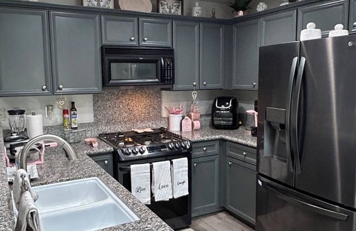 Greenacres Casa | Charming 3-bedroom house in lovely Bakersfield with AC, WiFi