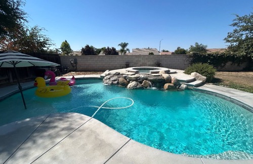 Greenacres Casa | Charming 3-bedroom house in lovely Bakersfield with AC, WiFi