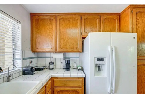 Bakersfield Casa | Charming 3-bedroom house in beautiful Bakersfield