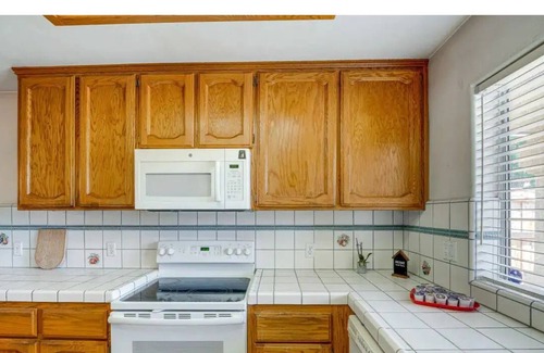 Bakersfield Casa | Charming 3-bedroom house in beautiful Bakersfield