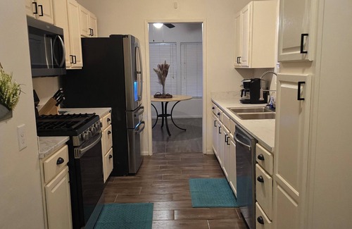 Oildale Casa | Charming 3-bedroom 2 Bath house with WiFi and AC/Heat and Pool in Bakersfield