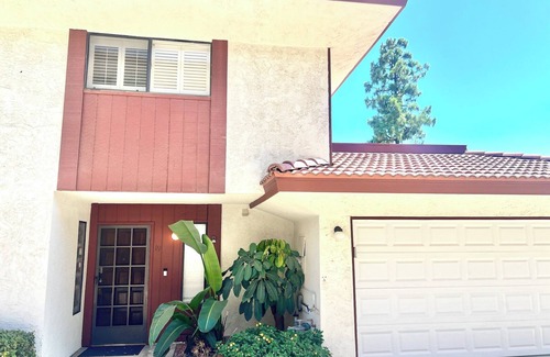 Bakersfield Casa | Charming 3-bedroom townhome