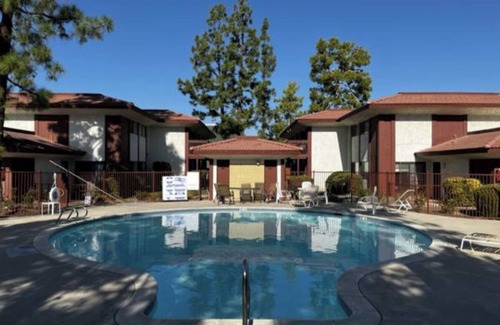 Bakersfield Casa | Charming 3-bedroom townhome