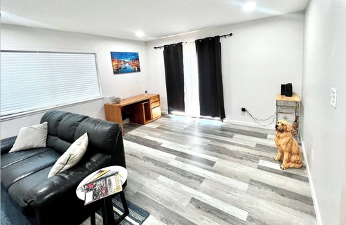 Bakersfield Casa | Charming 3-bedroom townhome