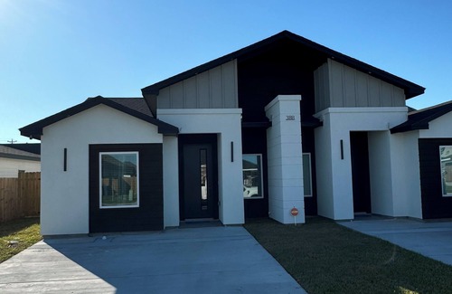 Brownsville Casa | Charming 3-bedroom house in Brownsville minutes away from SpaceX!