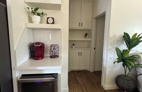 Brownsville Casa | Charming 3-bedroom house in Brownsville Cozy and comfortable modern farmhouse.