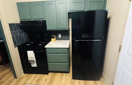 East Camden Casa | Charming 3-bedroom house w/WiFi, close to Highland Industrial Park- East Camden